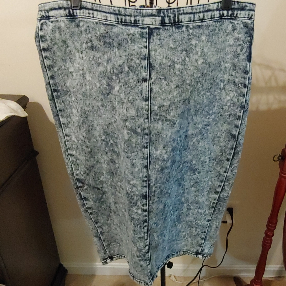 Acid Wash Stretch Denim Pencil Skirt